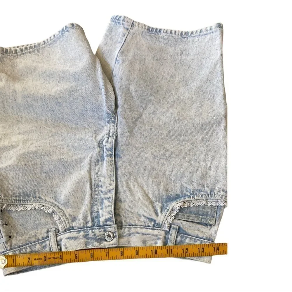 Filippo Vintage Light Wash Denim Bermuda Shorts Women’s 11/12 Ribbon Lace 8”